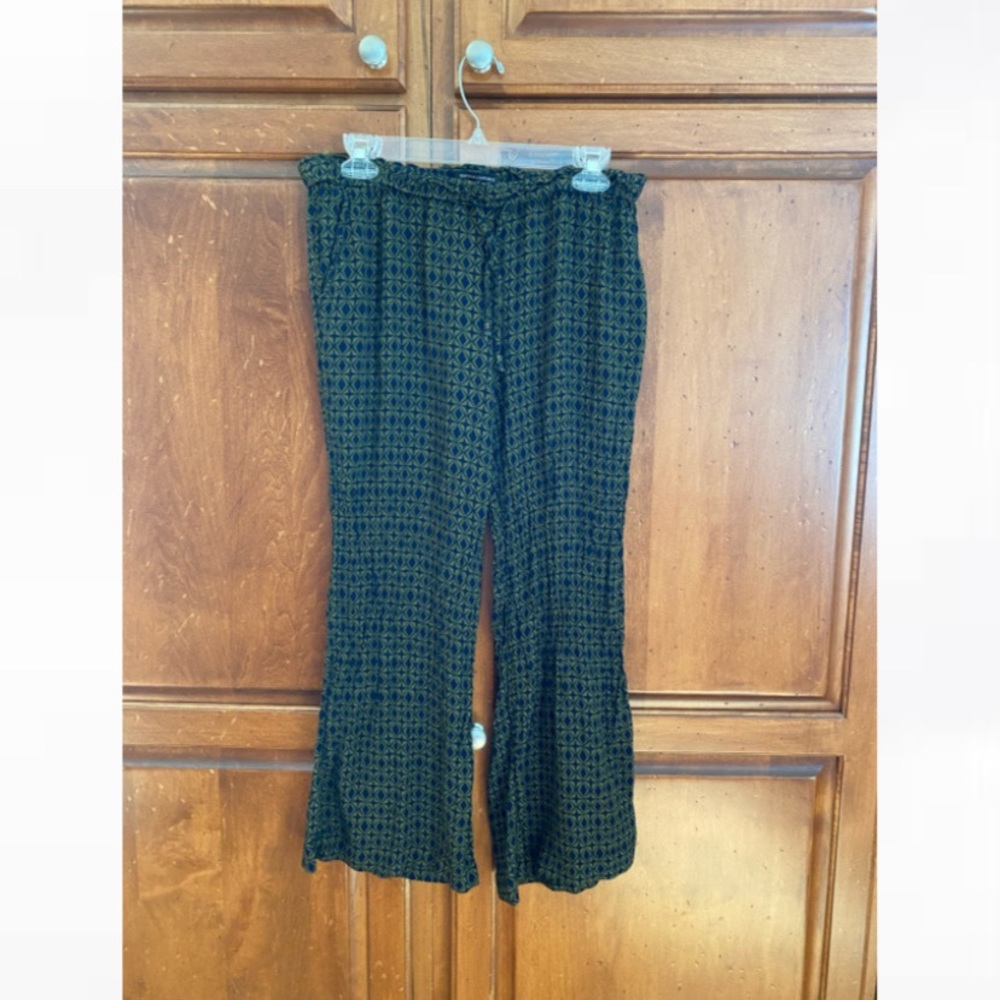 Green and black flowy pattern pants